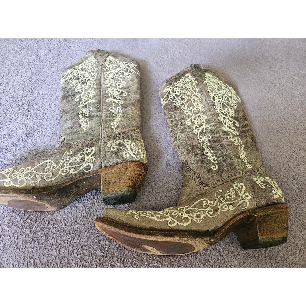Women's Western Embroidered Ankle Boots in Taupe - Picture 5 of 8
